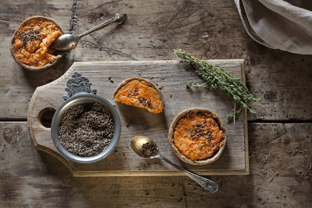 Sklandrauši is a traditional Latvian dish | Latviešu tradicionālie ēdieni - sklandrauši